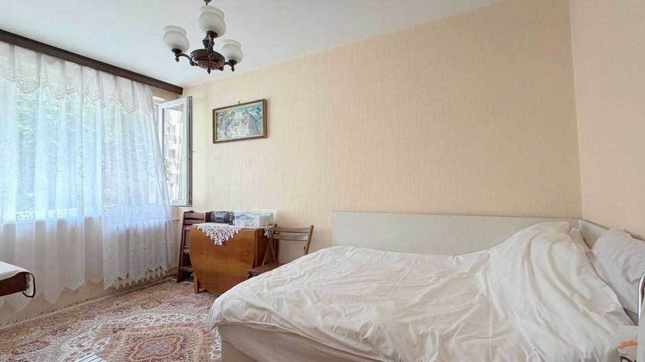 Apartament 3 camere  Etaj 2/4 | Metrou Costin Georgian - Poză 3
