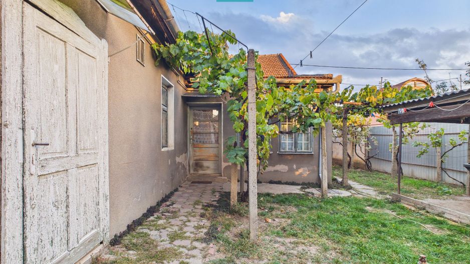 Casă cu 8 camere de renovat în Pârneava - Poză 17