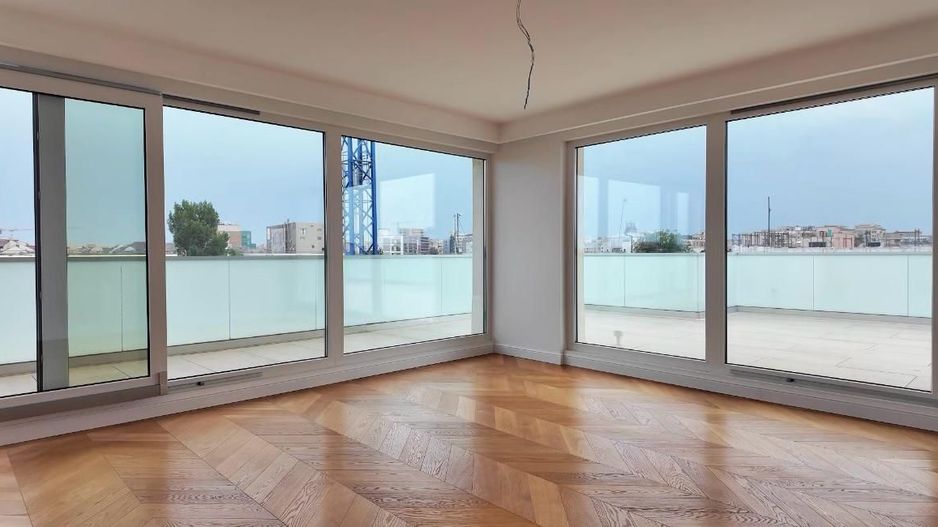 Penthouse cu 4 camere in zona Unirii, parcare si boxa in subteran - Poză 1