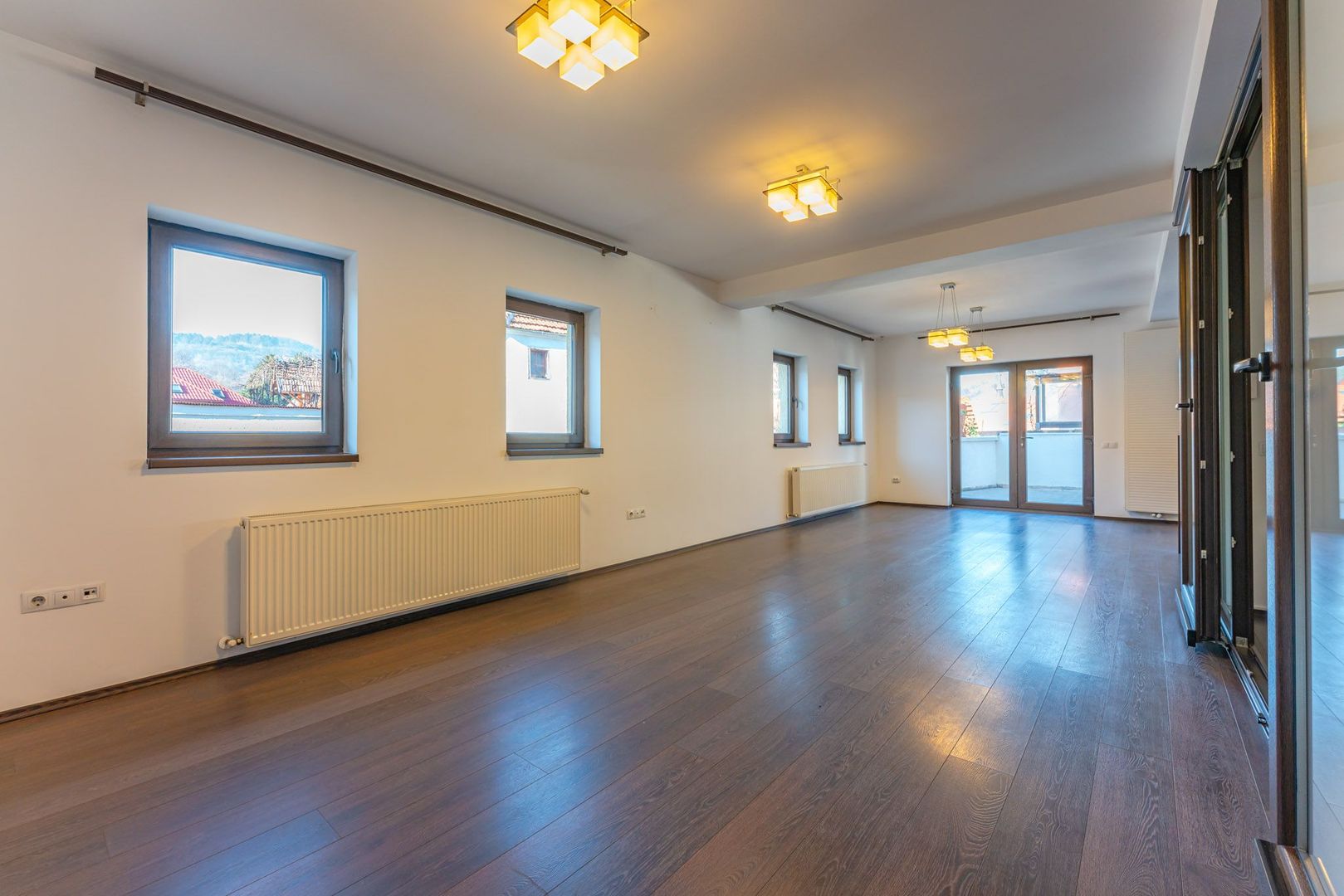 Casă modernă cu garaj și 4 dormitoare, aproape de Piața Sfatului - Poză 7