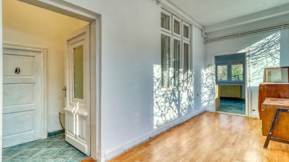 Centru- Casă boierească individuală- 5 camere si  451 mp teren - Poză 10