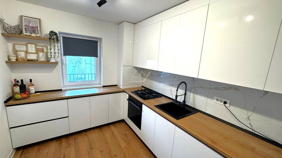 Mobilat si utilat. Decomandat. Clima. Spatiu de depozitare. - Poză 1