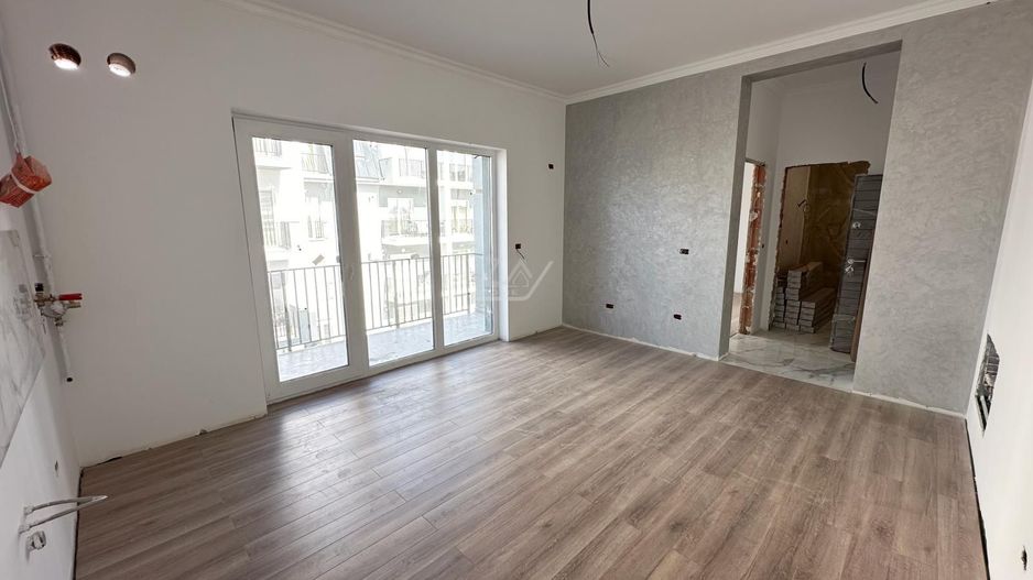 Etaj 2. Loc de parcare. Asfalt. - Poză 2