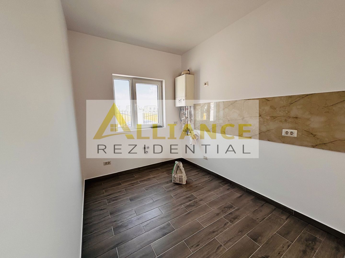 Casa tip duplex , 4 camere , 3 băi , 120 mp utili ! - Poză 6