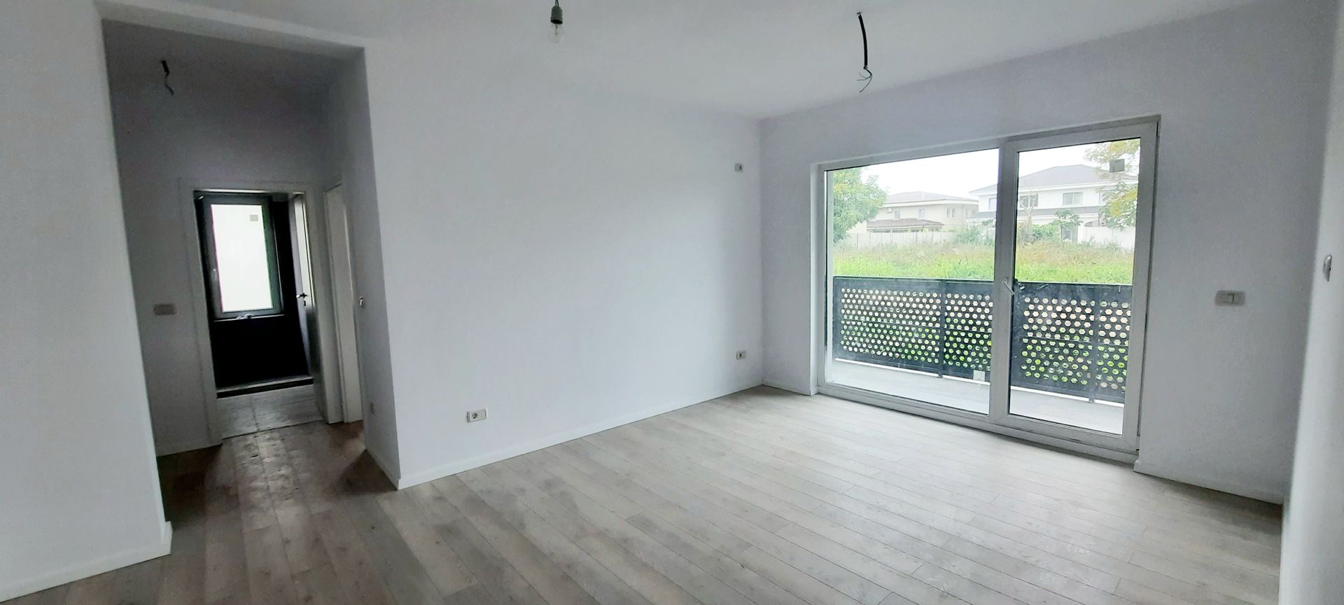 Apartament 2 camere cu curte proprie si loc de parcare - Poză 1