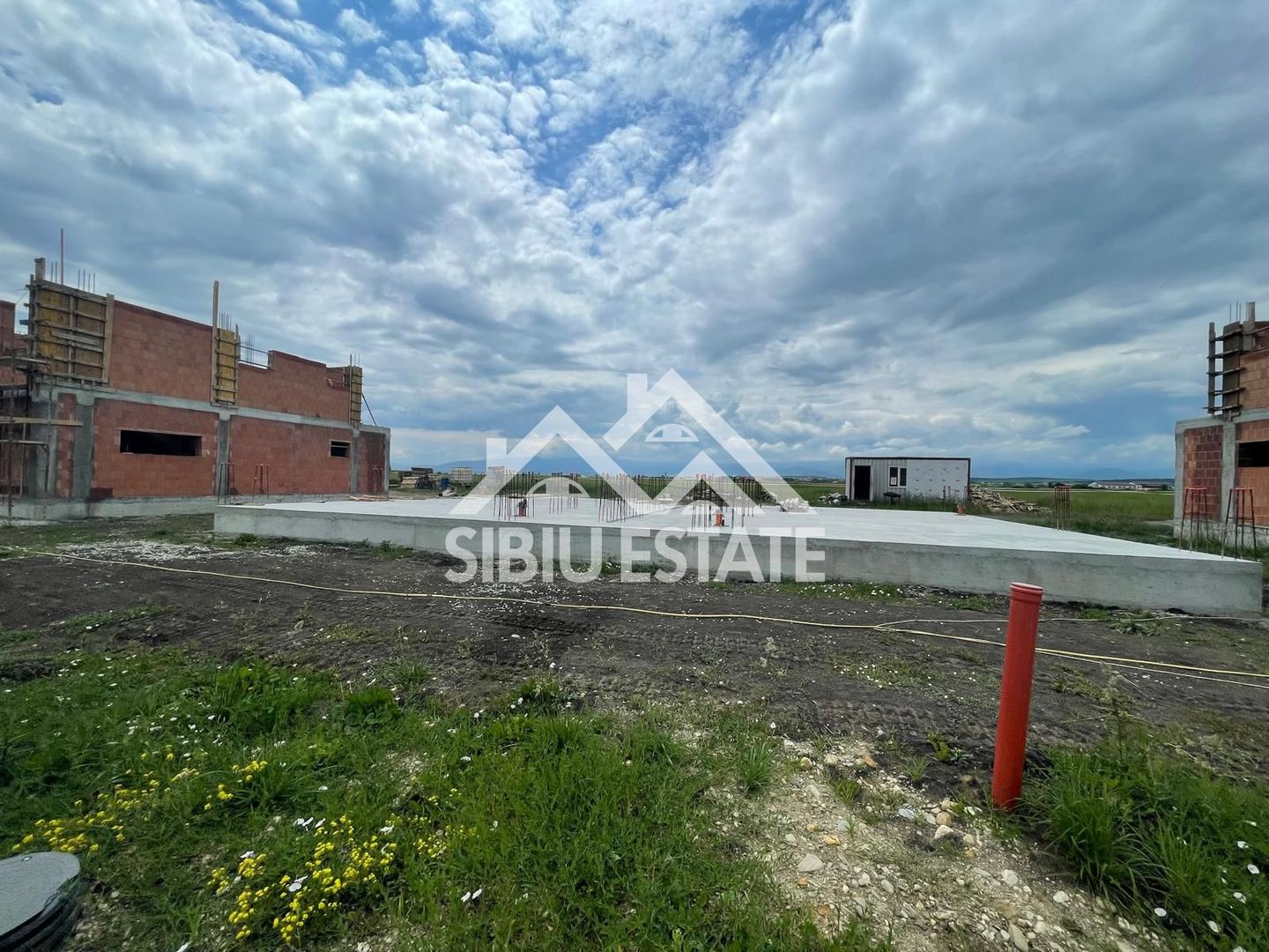 Casă Nouă cu 4 Camere, 3 Băi și Curte Generoasă | Comunitate Privată | - Poză 4