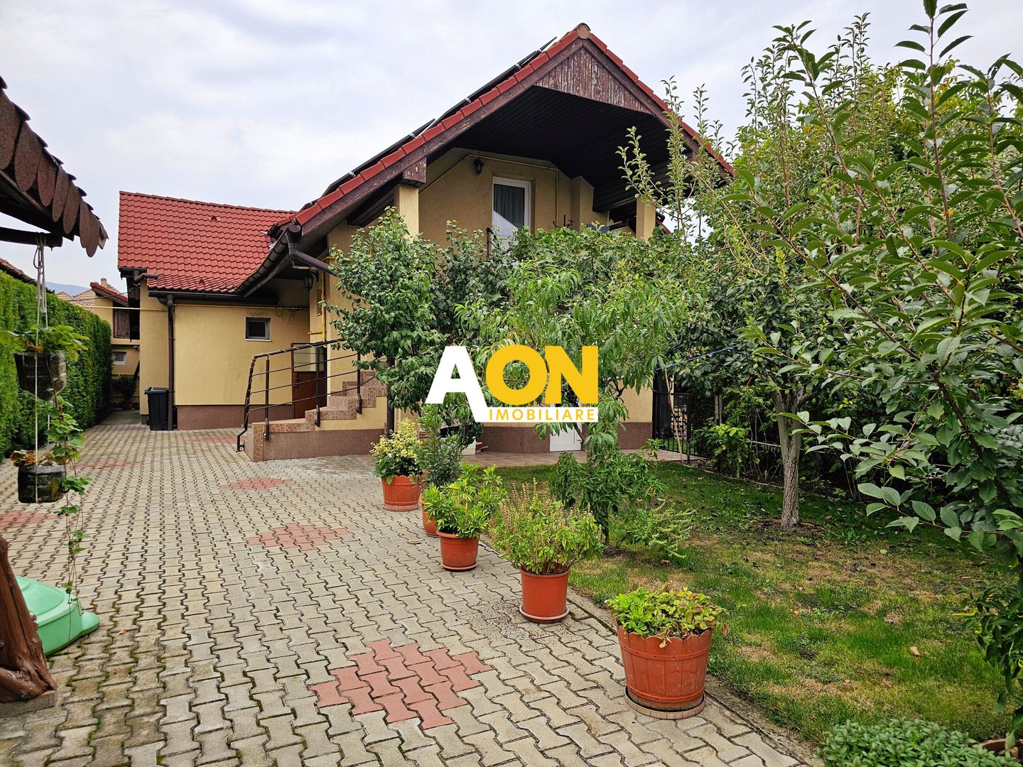 Casa 6 camere, 715 mp teren, langa Cetatea Alba Carolina - Poză 1