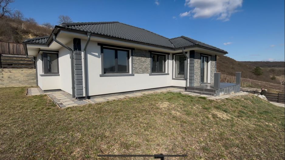 CASA CU 3 CAMERE PE UN NIVEL 110 mp ZONA CORUNCA - Poză 1