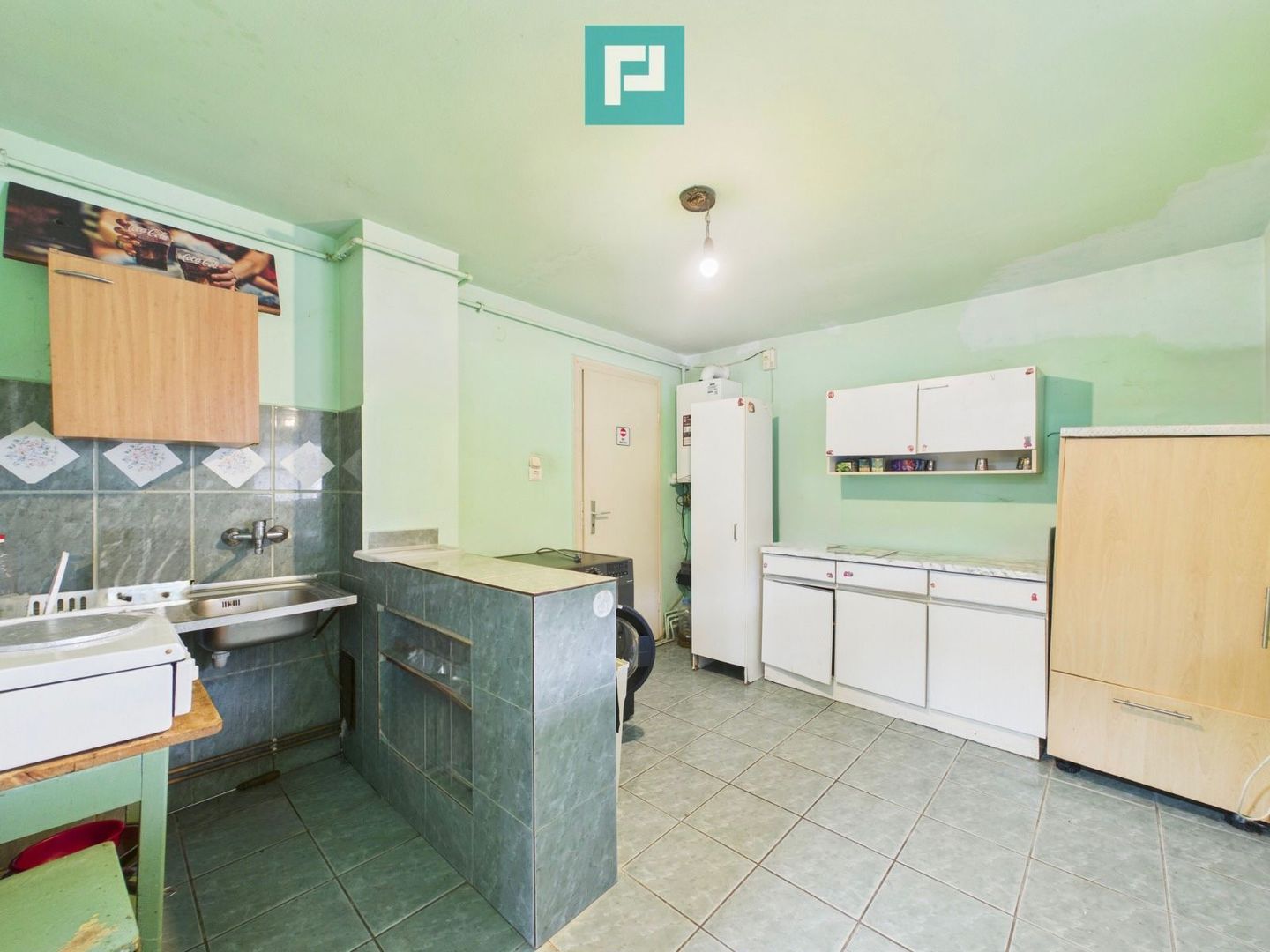 Casă cu 755 mp teren, zonă centrală Curtici - Poză 6