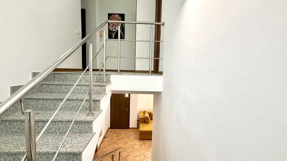 Casă tip triplex în zona centrală Dumbrăvița - Poză 9