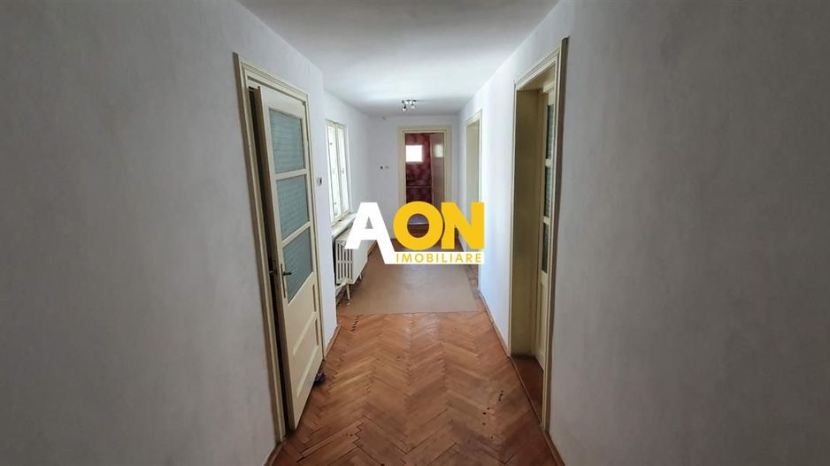 Apartament la casa, 4 camere, pretabil pentru birouri, zona Cetate - Poză 1