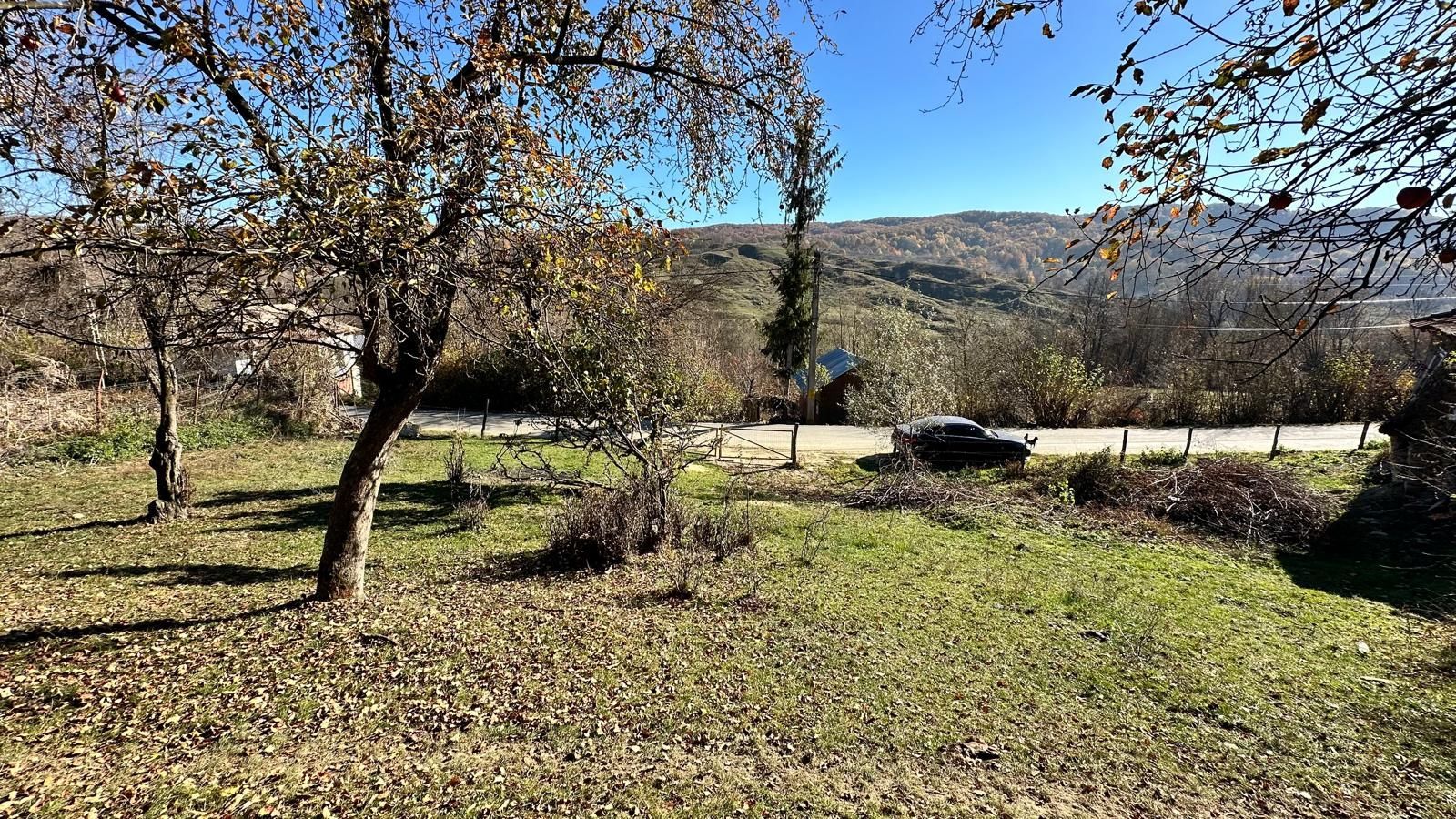 Teren 4044 mp, deschidere 60m, la 18 km de Campina, asfalt si curent - Poză 1