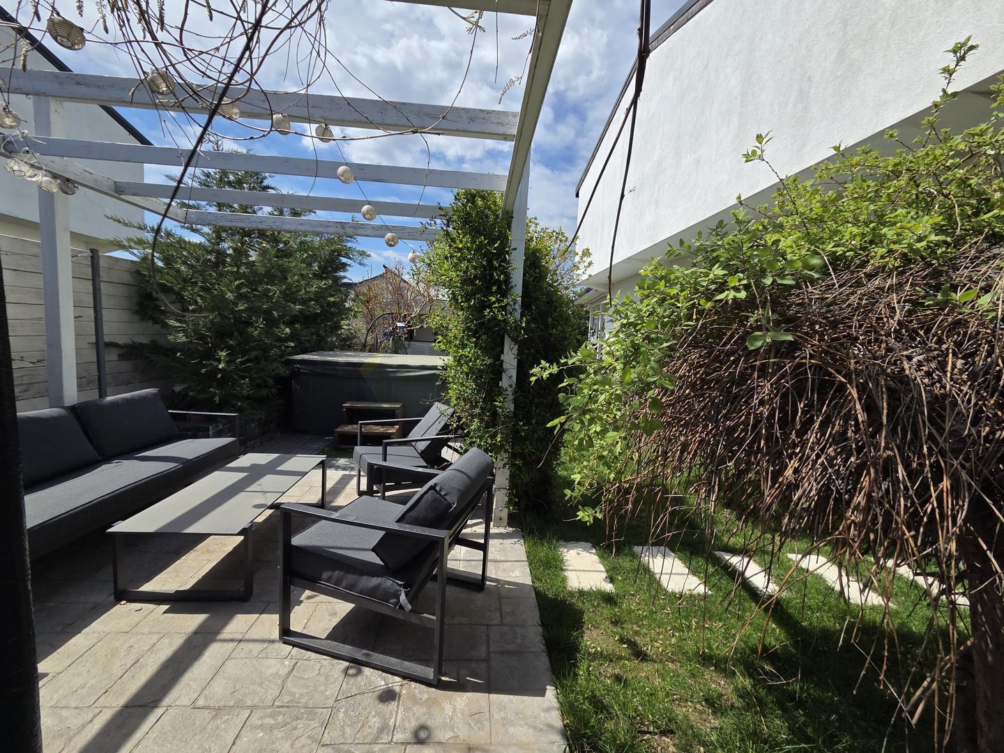 Casă modernă de vânzare în Tunari – Jacuzzi | Foisor | Panouri fotovoltaice - Poză 5