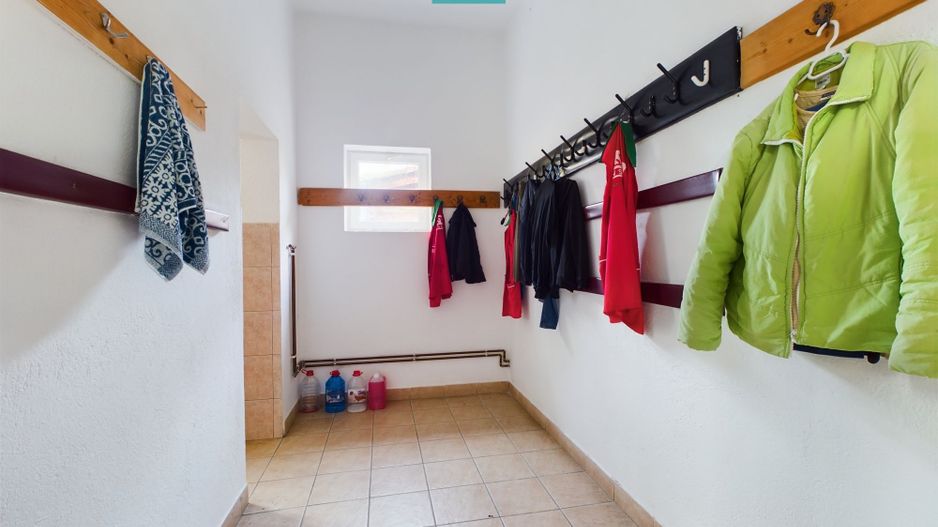 Clădire cu destinație comercială în Grădiște - Poză 9