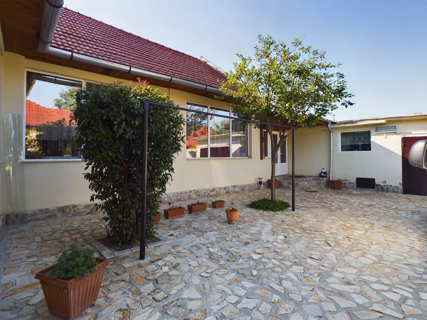 Casă cu 4 camere în zona  Aradul Nou - Poză 3