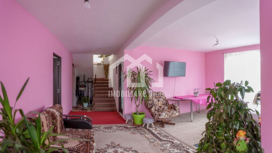 Casă familială spațioasă în Visea, comuna Jucu - Poză 6