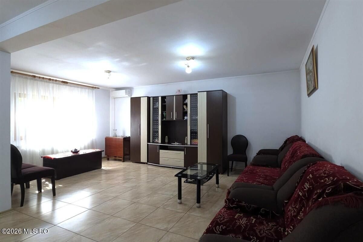 Castelu - Str. Florilor, casa din 2012, teren 737 mp si 106 mp utili - Poză 11