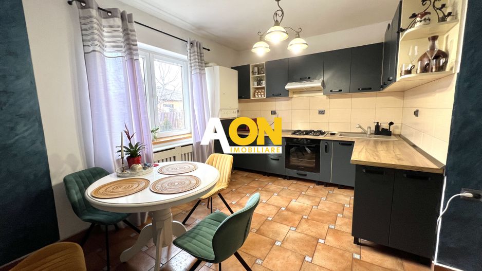 Casa de vanzare - 5 Camere, 2 Bai,  Garaj, 1000mp Teren - Poză 9