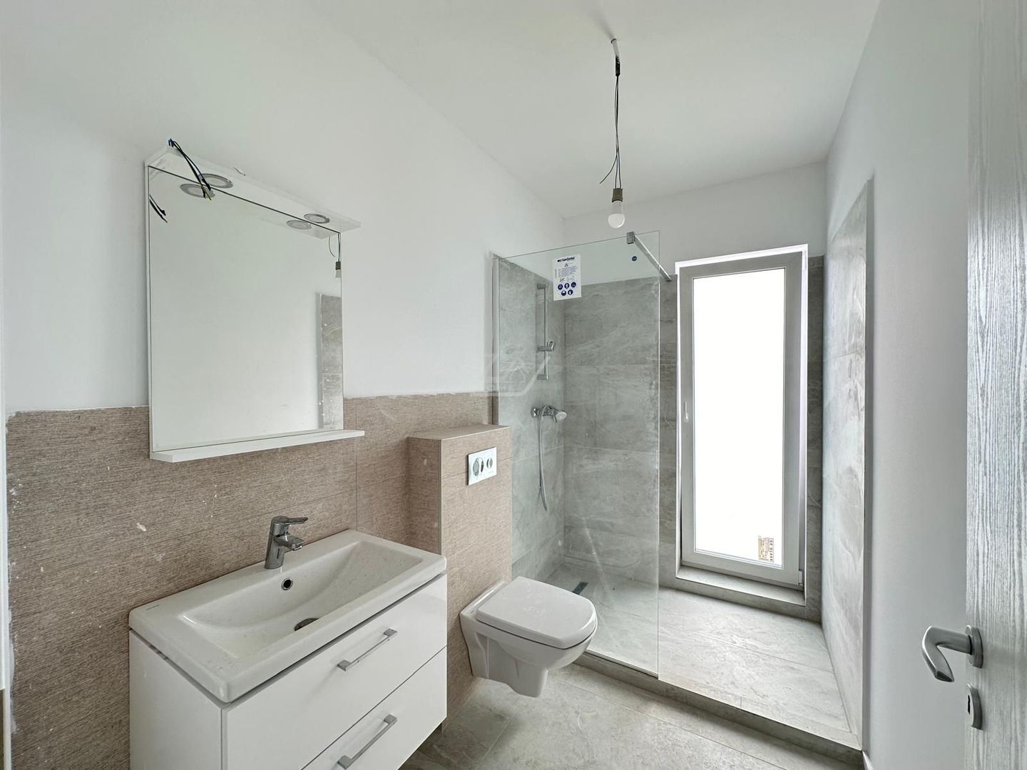 Lift. 2 terase 17 mp. 2 bai. 2 locuri de parcare. Decomandat. - Poză 5