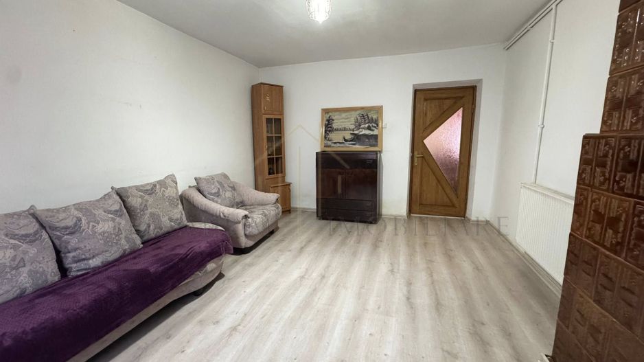 Casa + Spațiu comercial de vânzare în Onesti - Poză 4