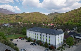 Apartament 3 camere NOU! Zona foarte liniștită!