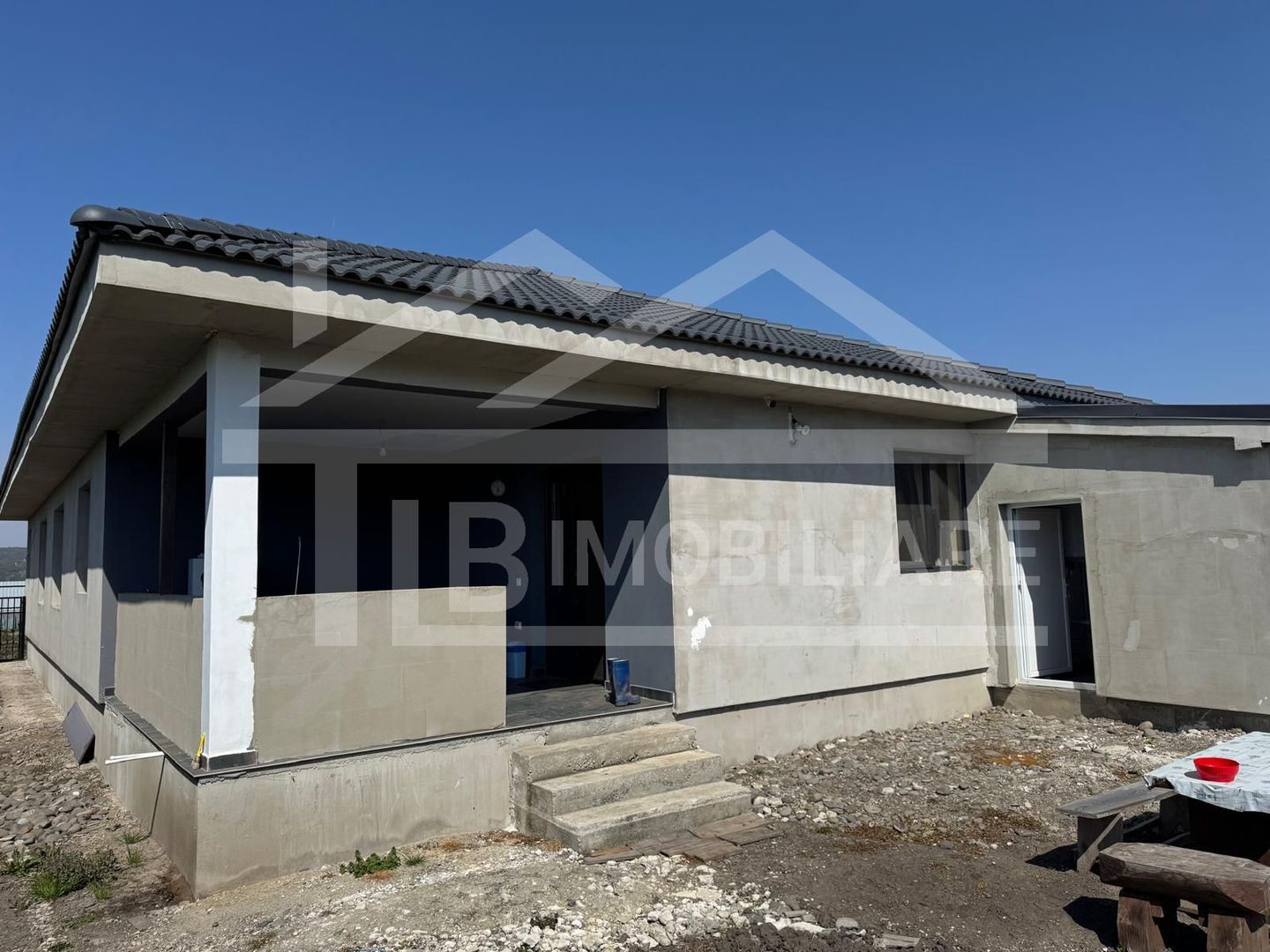 Casa individuala, 200 mp utili, 1399 mp teren, Zona Ernei - Poză 2