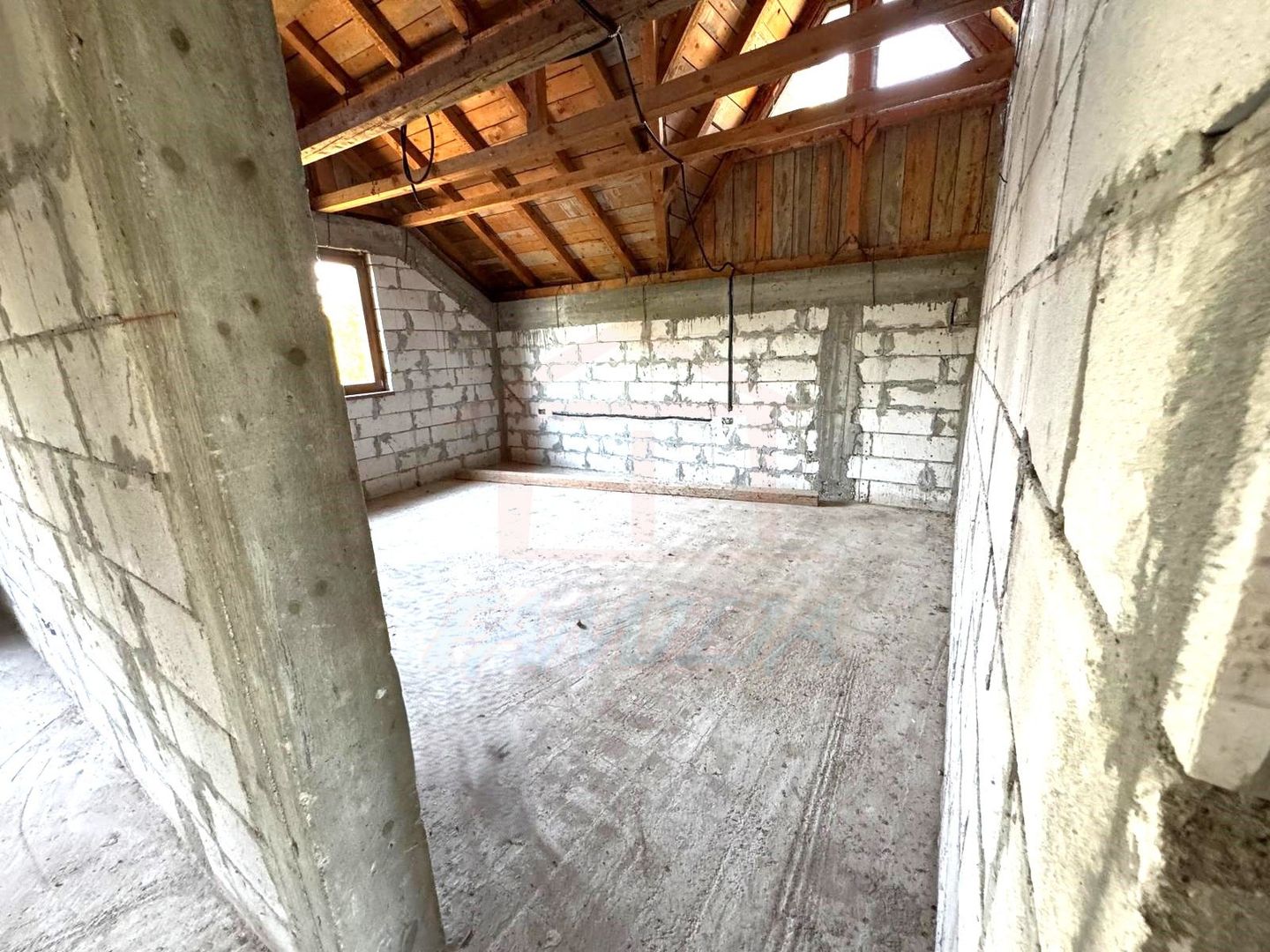 99.900 Euro casa+teren 1000 mp(concesiune) in com Sendreni - Poză 10