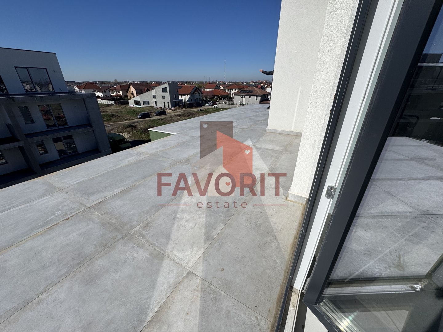 Apartament deosebit. Terasa 50 mp. Zona Buziasului. - Poză 1