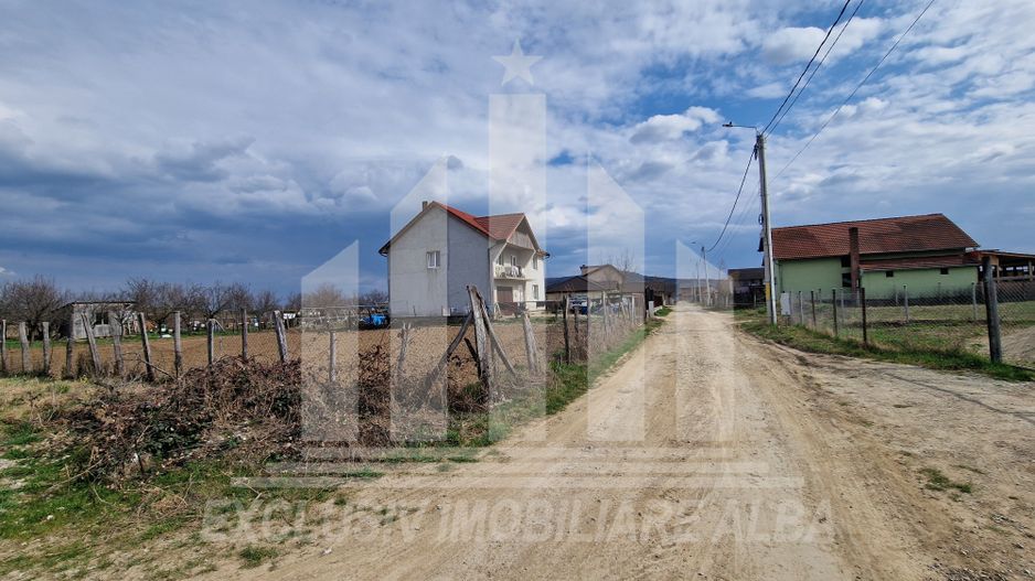 Teren intravilan | De vanzare | 1080 mp | 22 ml deschidere | Ighiu - Poză 6