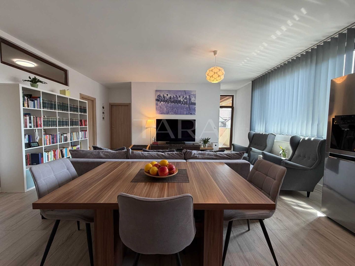 Apartament modern, spațios cu 3 camere, 2 locuri de parcare. - Poză 3