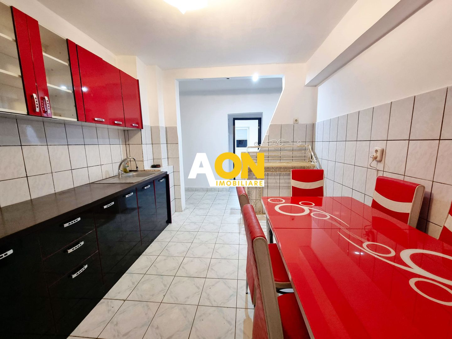 Apartament 3 camere, 2 bai, decomandat, etaj 3,  Cetate, zona Mercur - Poză 2
