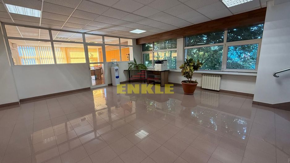 De vanzare  CLĂDIRE PREMIUM DE BIROURI ȘI SERVICII,  pret negociabil - Poză 5