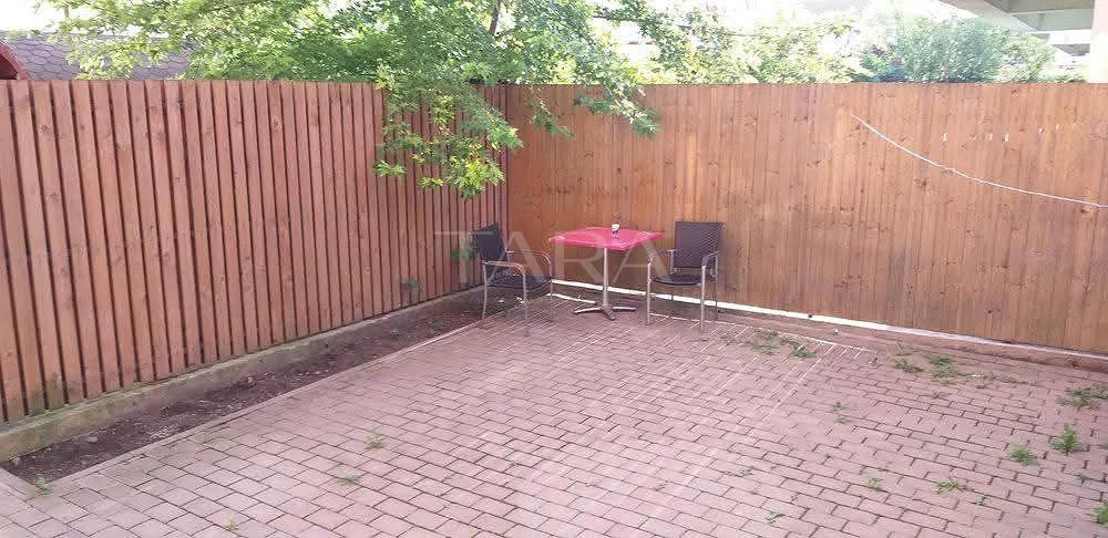 Apartament cu 1 cameră, curte privată și parcare inclusă, zona Terra. - Poză 5