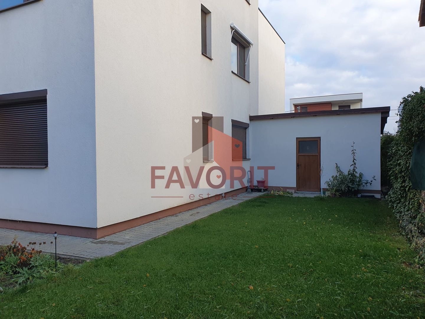 Disponibil imediat. Curte privata. 2 locuri de parcare - Poză 4