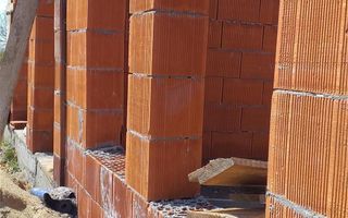 casa duplex cu etaj in faza de constructie la 5 km de satu mare pret acuma in faza aceasta 45000eu - Poză 1