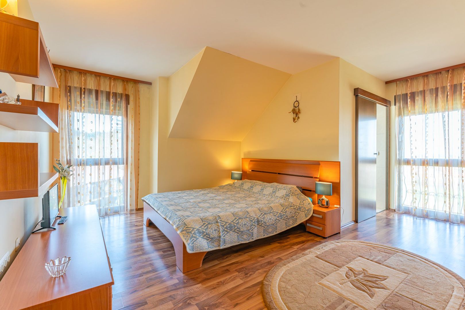 Casa Sacele amplasata in vecinatatea padurii cu pompa de caldura - Poză 16