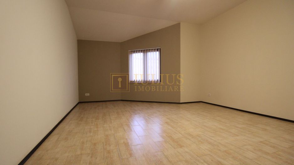 Cetatii; 5 camere, spatiu depozitare, garaj, curte, ideal pentru sediu firma. - Poză 17