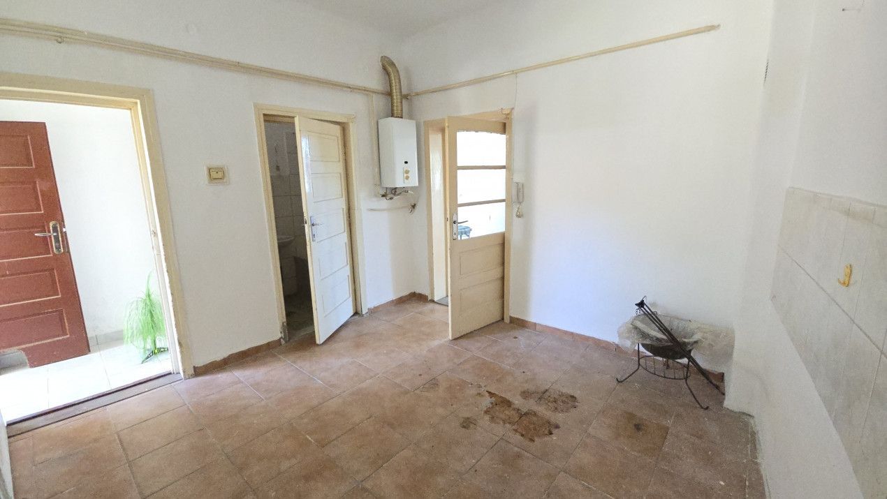 De Vânzare Casă 2 camere P-ȚA Mică - Poză 4