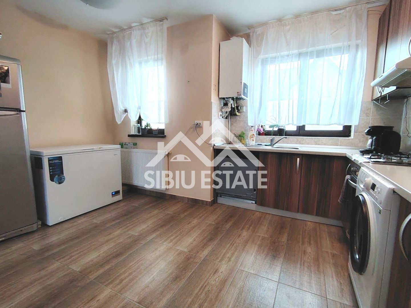 Casa de inchiriat Sibiu, 4 camere 2 bai - Poză 18