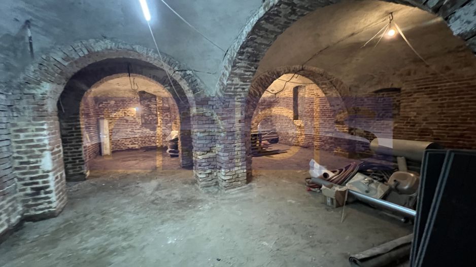 IMOBIL MIXT | ROSETTI | 500 MP | RENOVAT | 2 CORPURI + SUBSOL + CURTI INTERIOARE - Poză 10