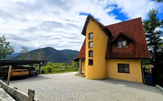 Casă deosebită, cu 5 camere, cu teren de 1132 mp – Cisnădioara - Poză 1