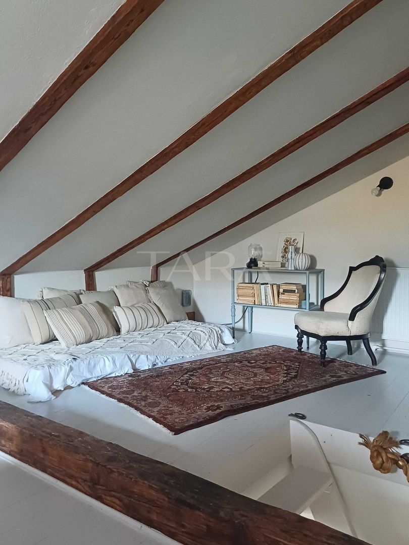 Casă renovată, cu terasă și grădină, în zonă Centrala - Poză 5