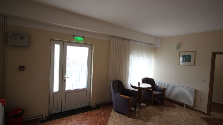 Vila  destinatie camin batrani - Poză 11