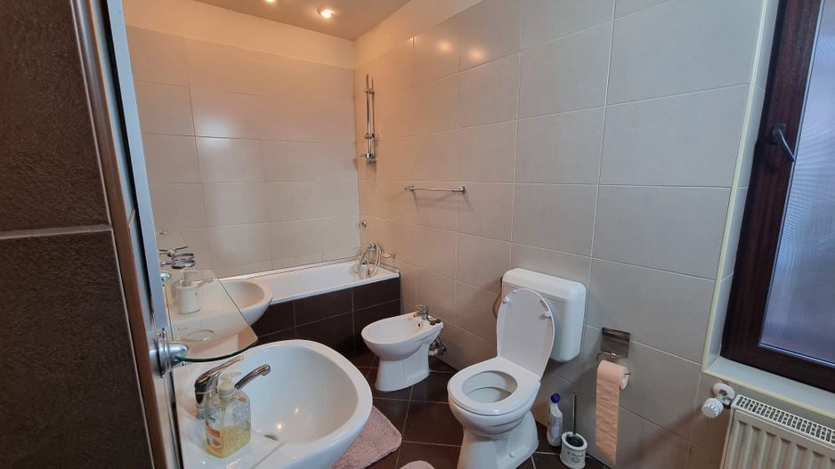 Vilă cu 4 camere de închiriat în zona Braytim cu piscina - Poză 8