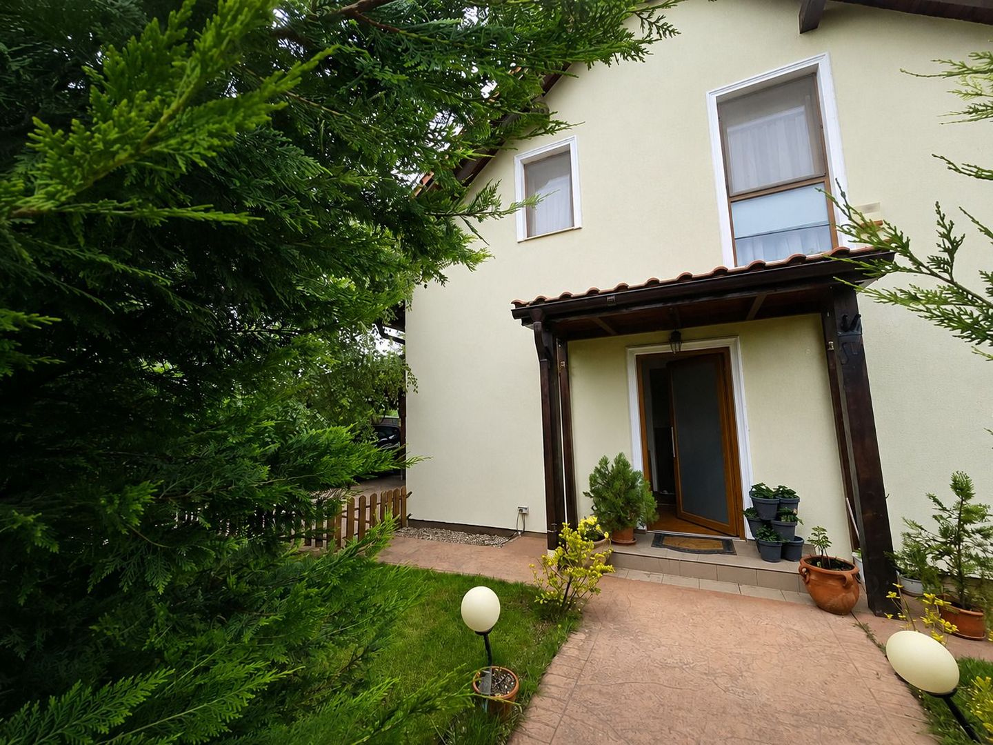 Casa individuala, Dumbravita, Teren Generos, Carport 2 locuri parcare - Poză 1