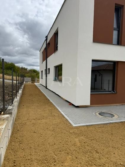 Duplex cu 4 camere, mansardă și curte proprie, zona Iris - Poză 1