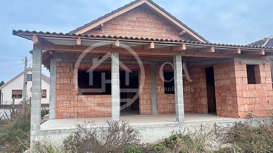 Teren si casa la rosu de vanzare in Biharia, Bihor - Poză 1