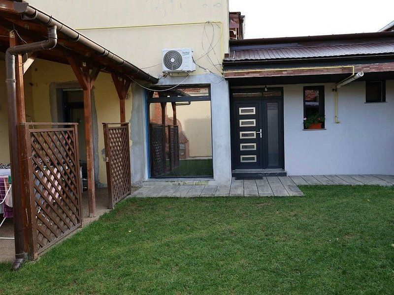 De vânzare Casă 3 camere, 2 baii, curte propie, cartier parneava Arad - Poză 1