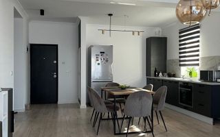 Vând apartament cu trei camere - Poză 3