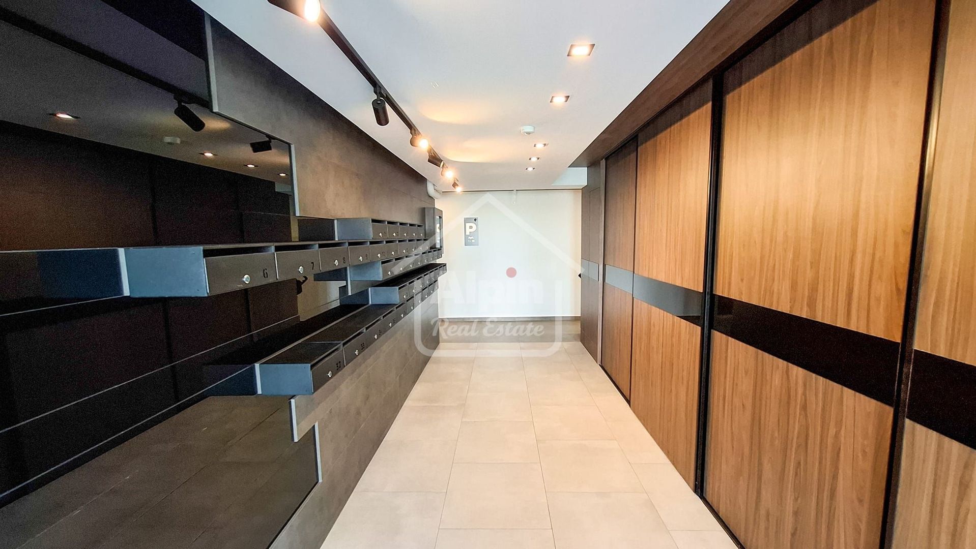 Proprietate Deosebita In Vila - Poză 3